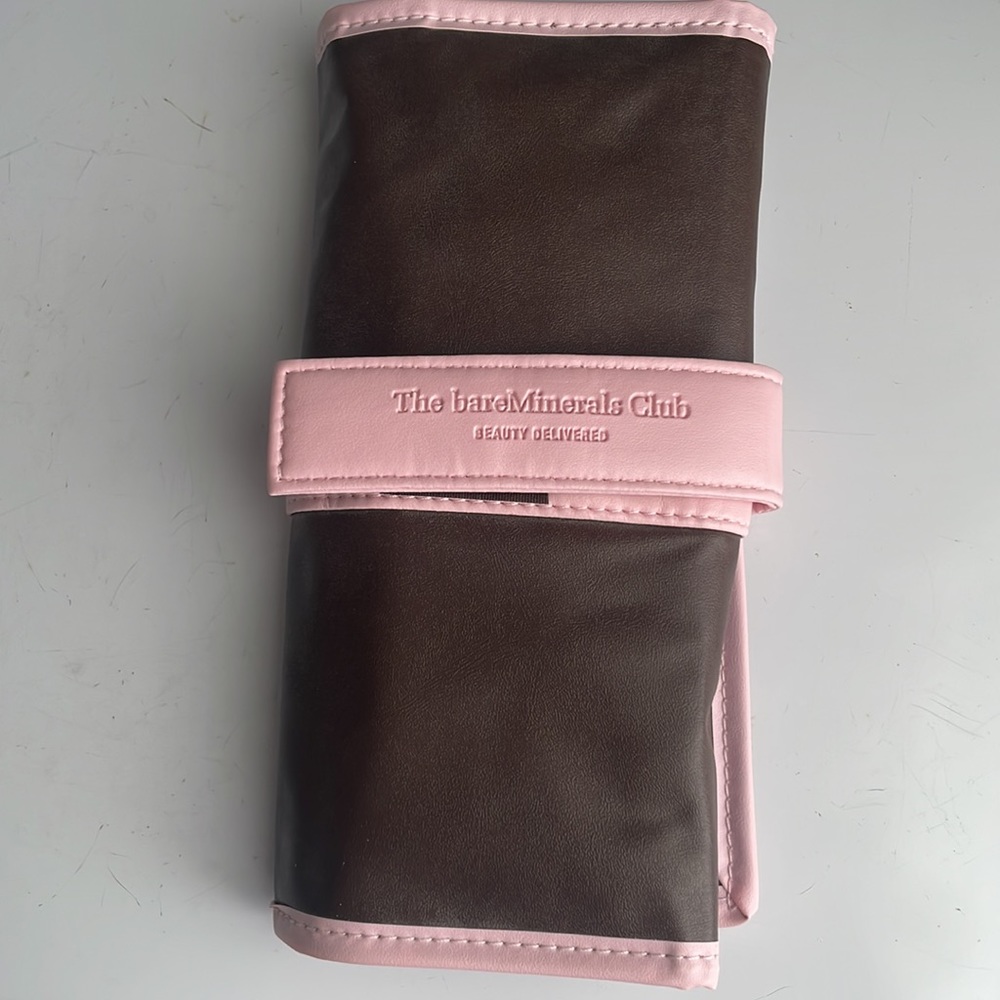 The bareMinerals club beauty brush set & cosmetic bag